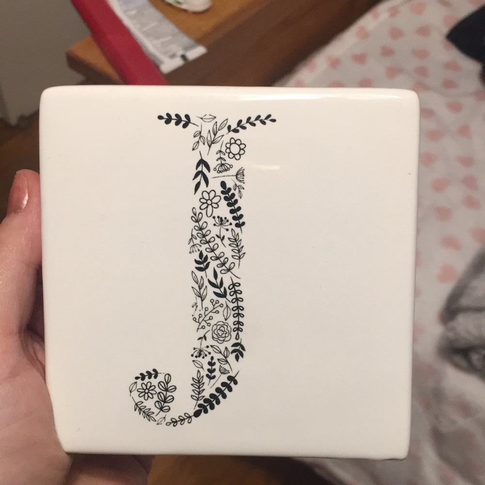 J decoration